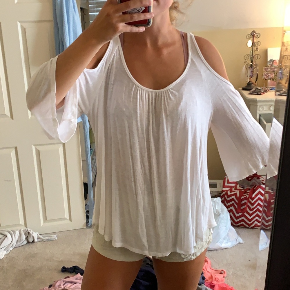 URBAN OUTFITTERS WHITE TOP